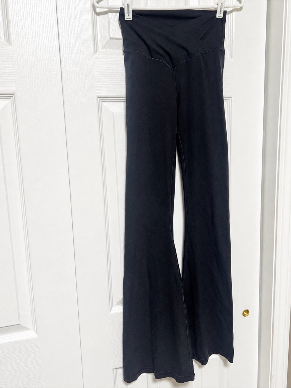 OFFLINE by Aerie Real Me Crossover Flare Leggings Black High Waisted Sz M - Picture 4 of 7